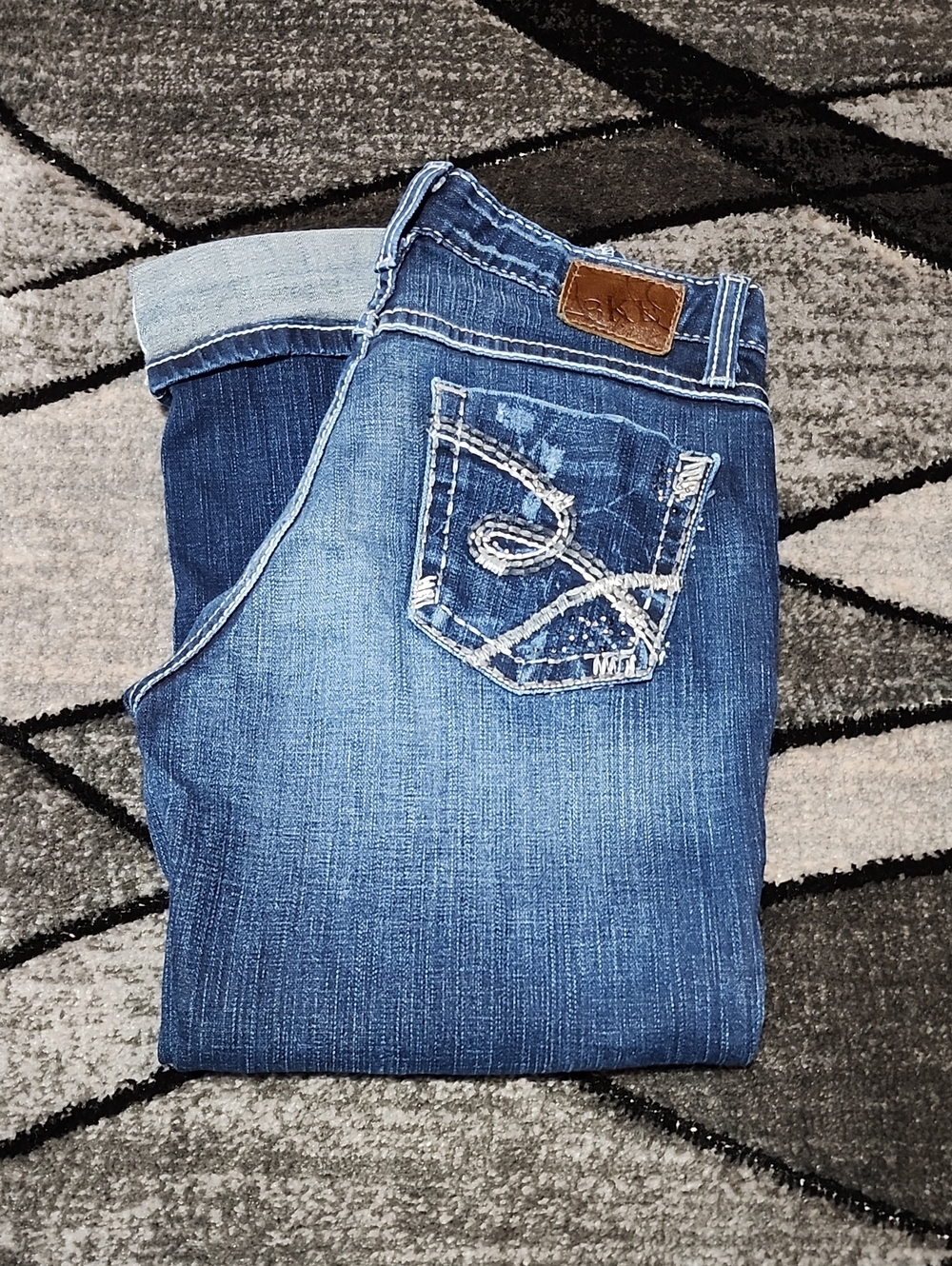 BKE KATE EMBROIDERED METALLIC RHONESTONES CROPPED DENIM JEAN